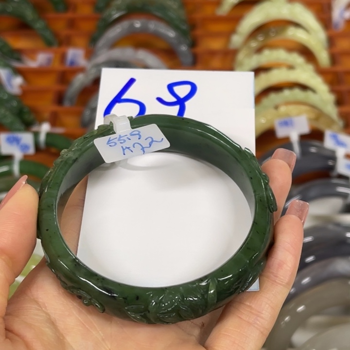 和田玉未镶嵌手镯