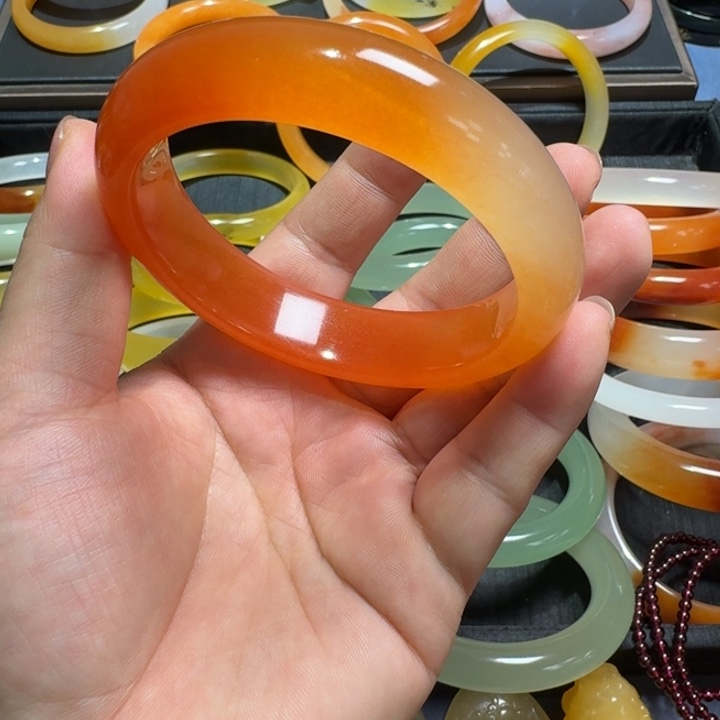 爱***海石英质玉（金丝玉）未镶嵌手镯61