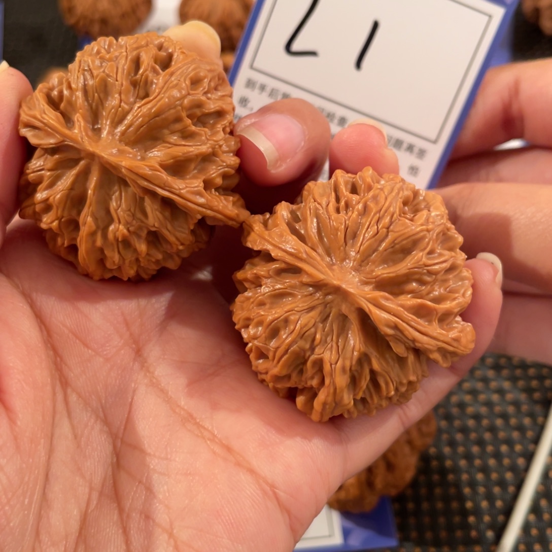 用***4文玩核桃把件L1 边44+苹果园