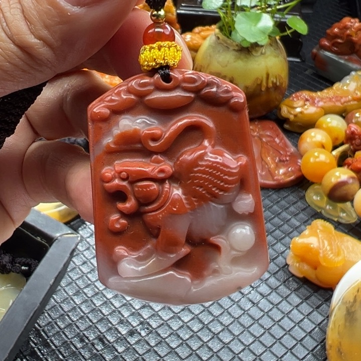 石英质玉（黄龙玉）颈饰未镶嵌