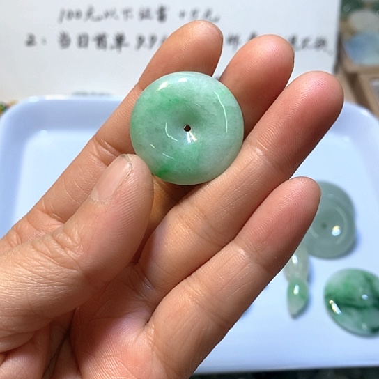 翡翠未镶嵌颈饰吊坠