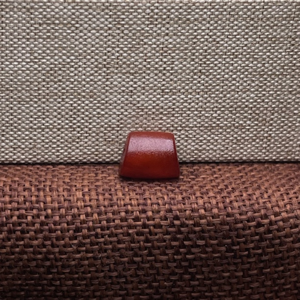 编号12.26微瑕款红皮老蜜蜡斜切桶珠顶珠马蹄珠尺寸12.5×9.3毫米