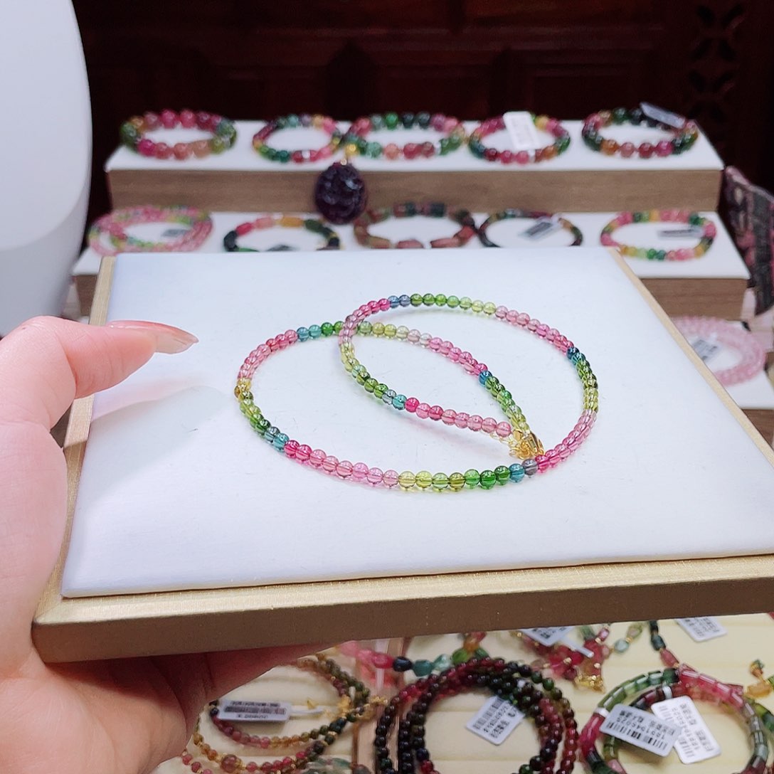 未镶嵌颈饰碧玺多样性发其一