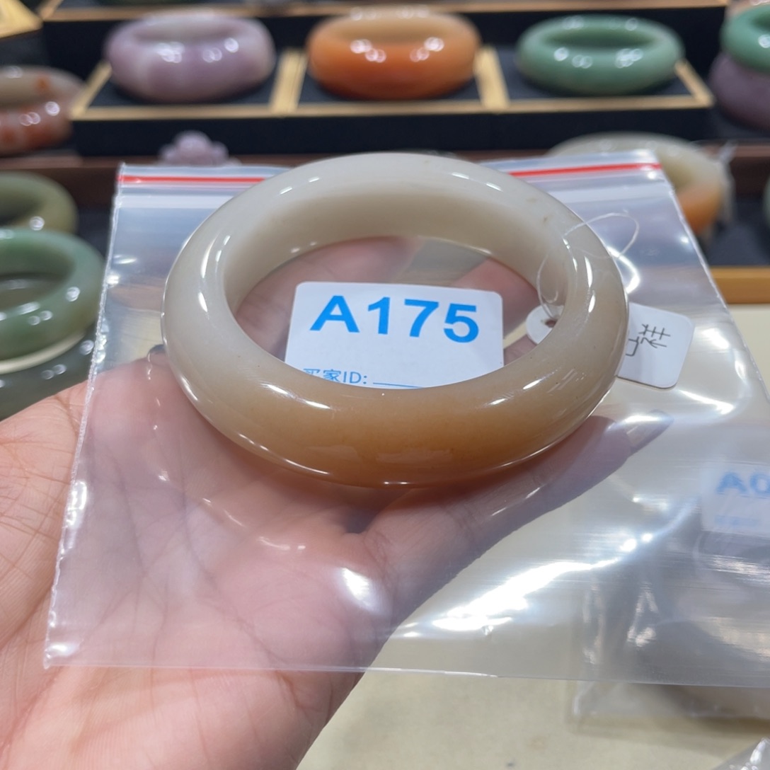 未镶嵌手镯石英岩玉艳****清