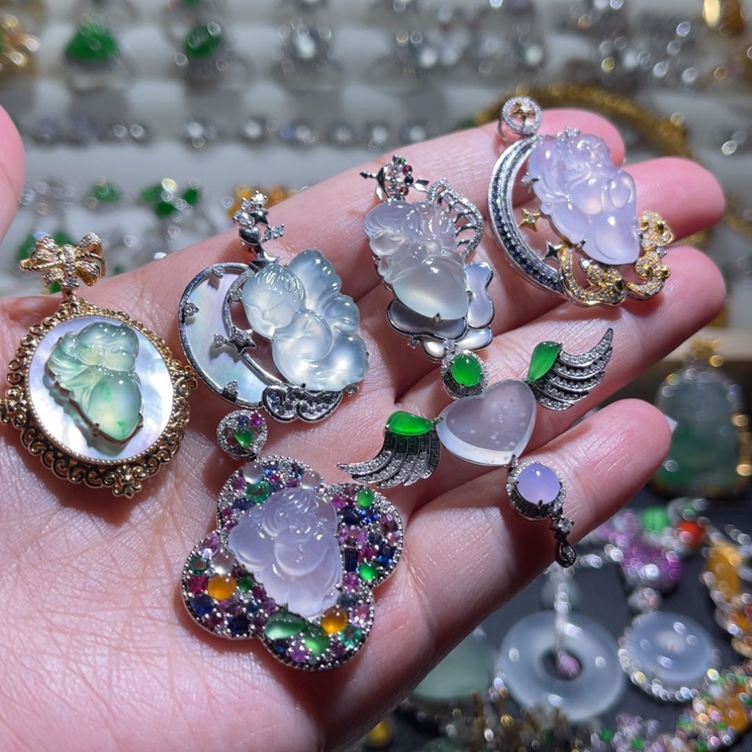 翡翠吊坠(不含链)18K金镶嵌