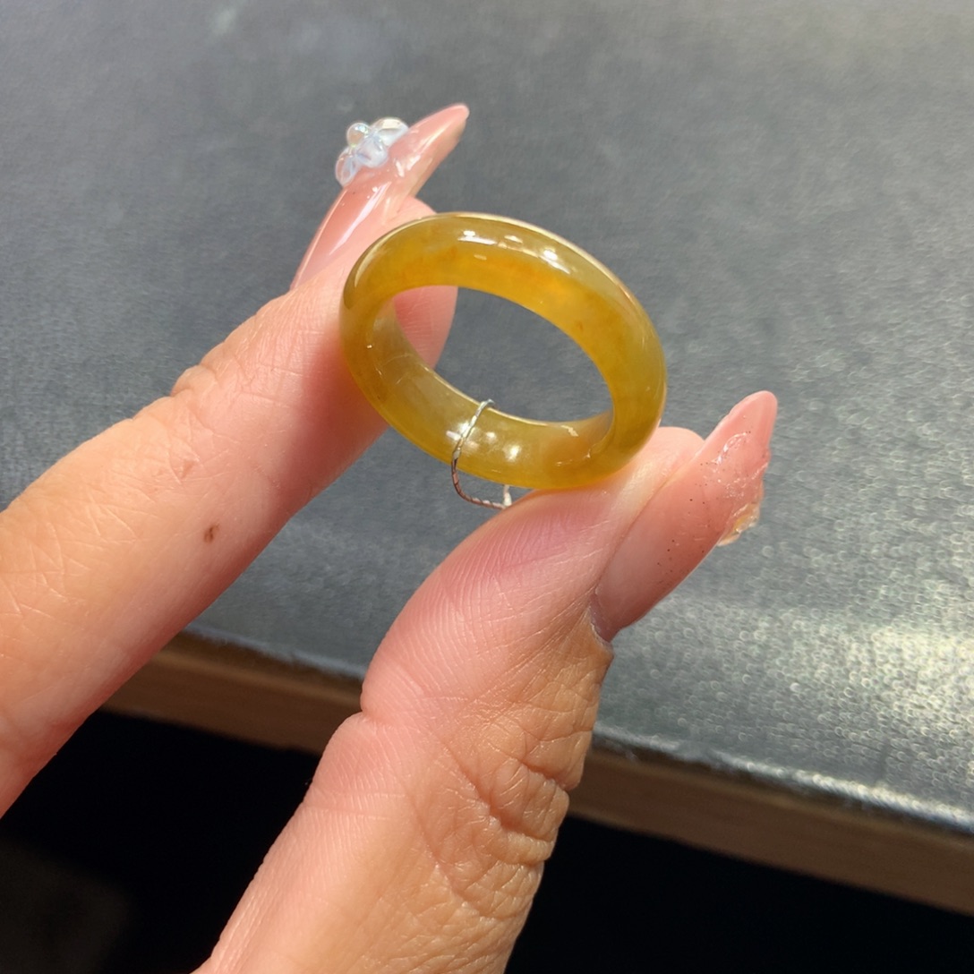 翡翠戒指未镶嵌翡翠