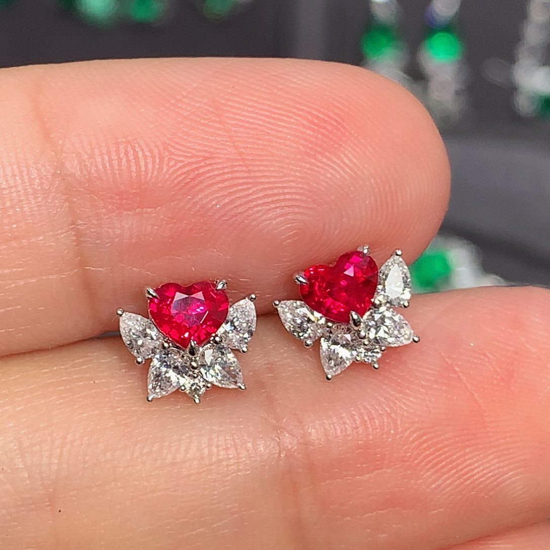 红宝石耳钉18K金镶嵌