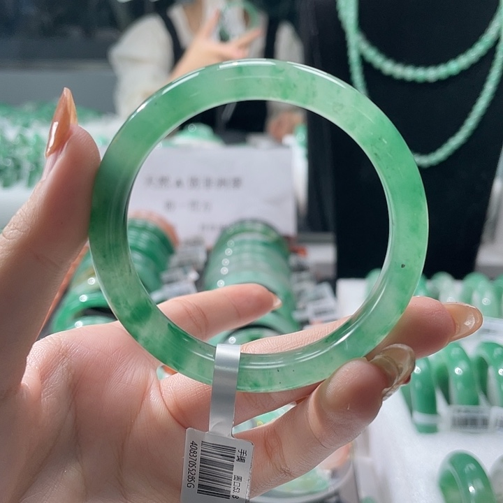 石英质玉手镯未镶嵌天然A货非洲翠手镯