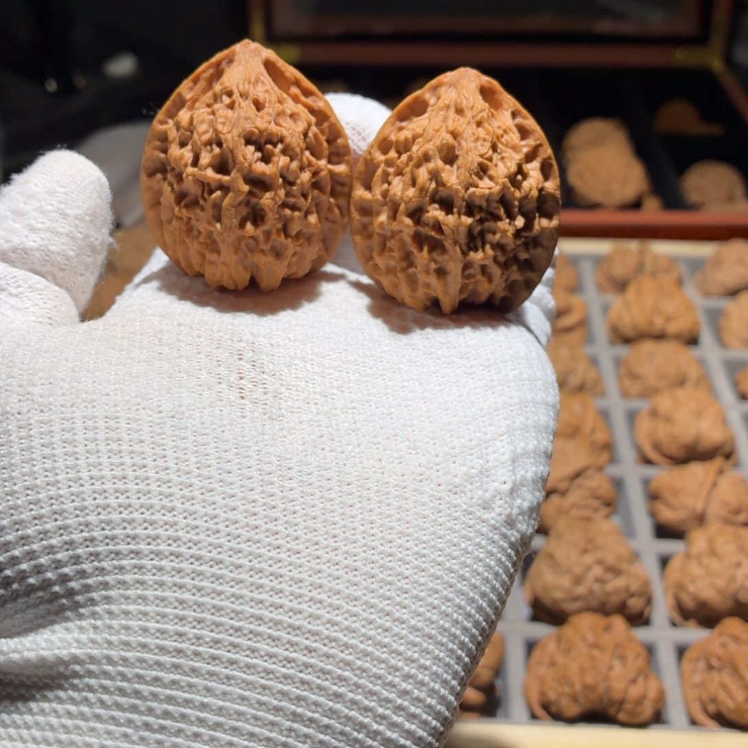 E****吊坠文玩核桃山地娃