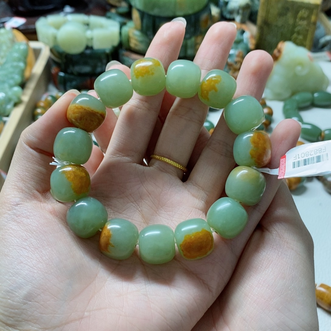 透闪石质玉手串未镶嵌丹*鱼