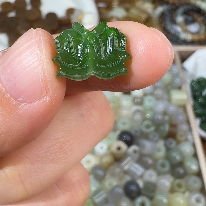 和田玉（碧玉）未镶嵌颈饰310