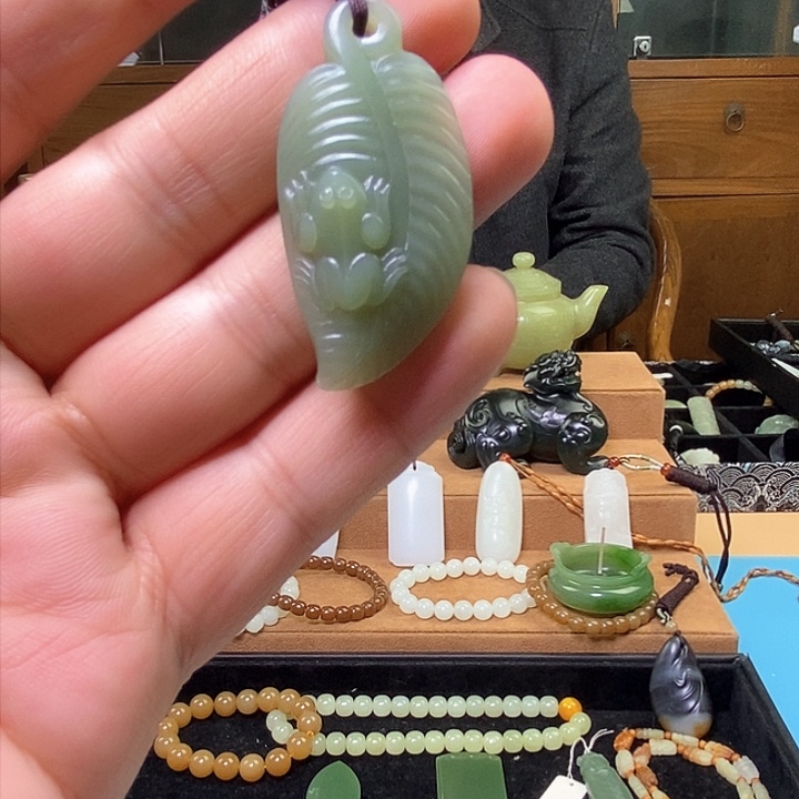 和田玉（糖玉）吊坠(赠链)未镶嵌