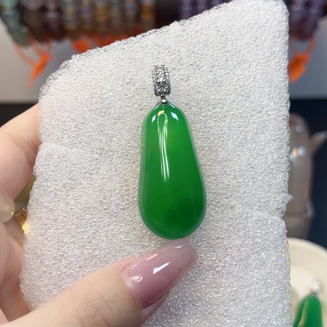 用***9玛瑙/玉髓银S925镶嵌颈饰