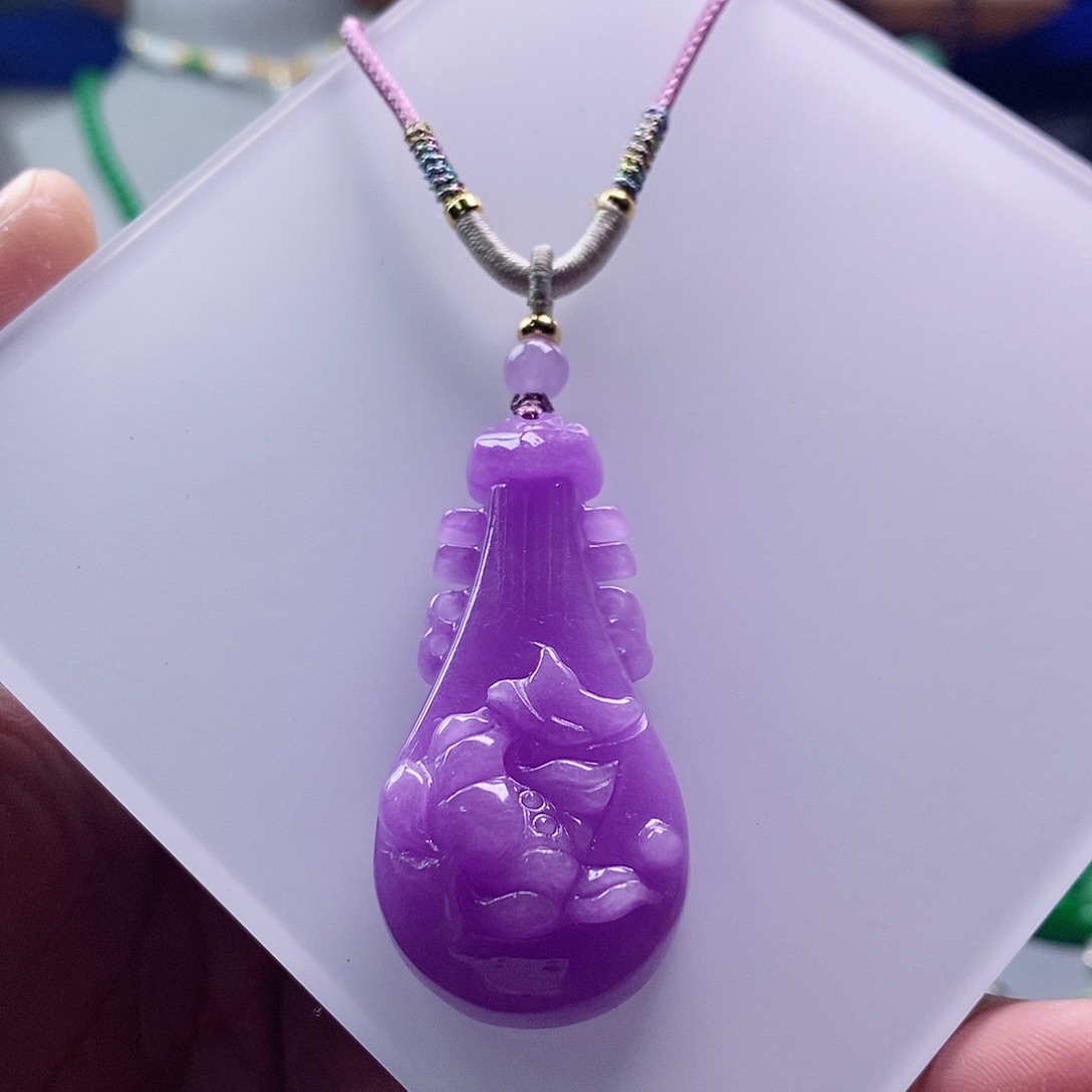 翡翠未镶嵌吊坠(赠链)