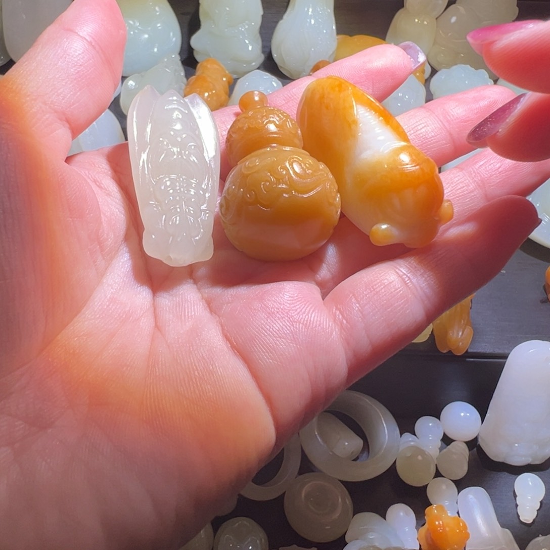 颈饰未镶嵌和田玉美**活