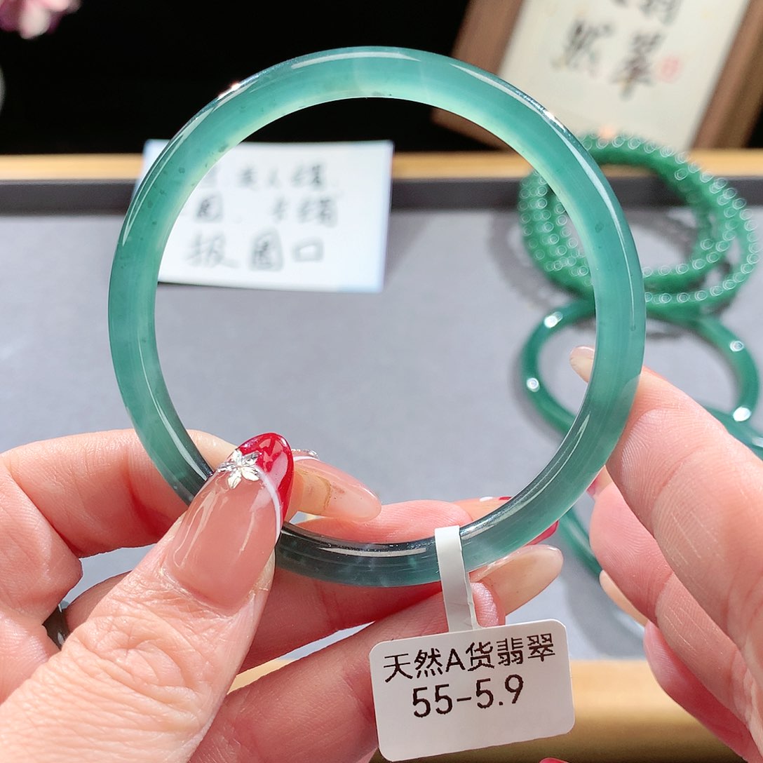 翡翠手镯（圆镯）未镶嵌