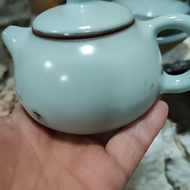 官瓷天青釉手拉坯西施壶微瑕
