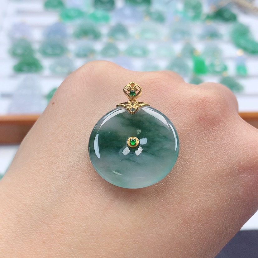 【闪购商品】翡翠吊坠(赠链)18K金镶嵌