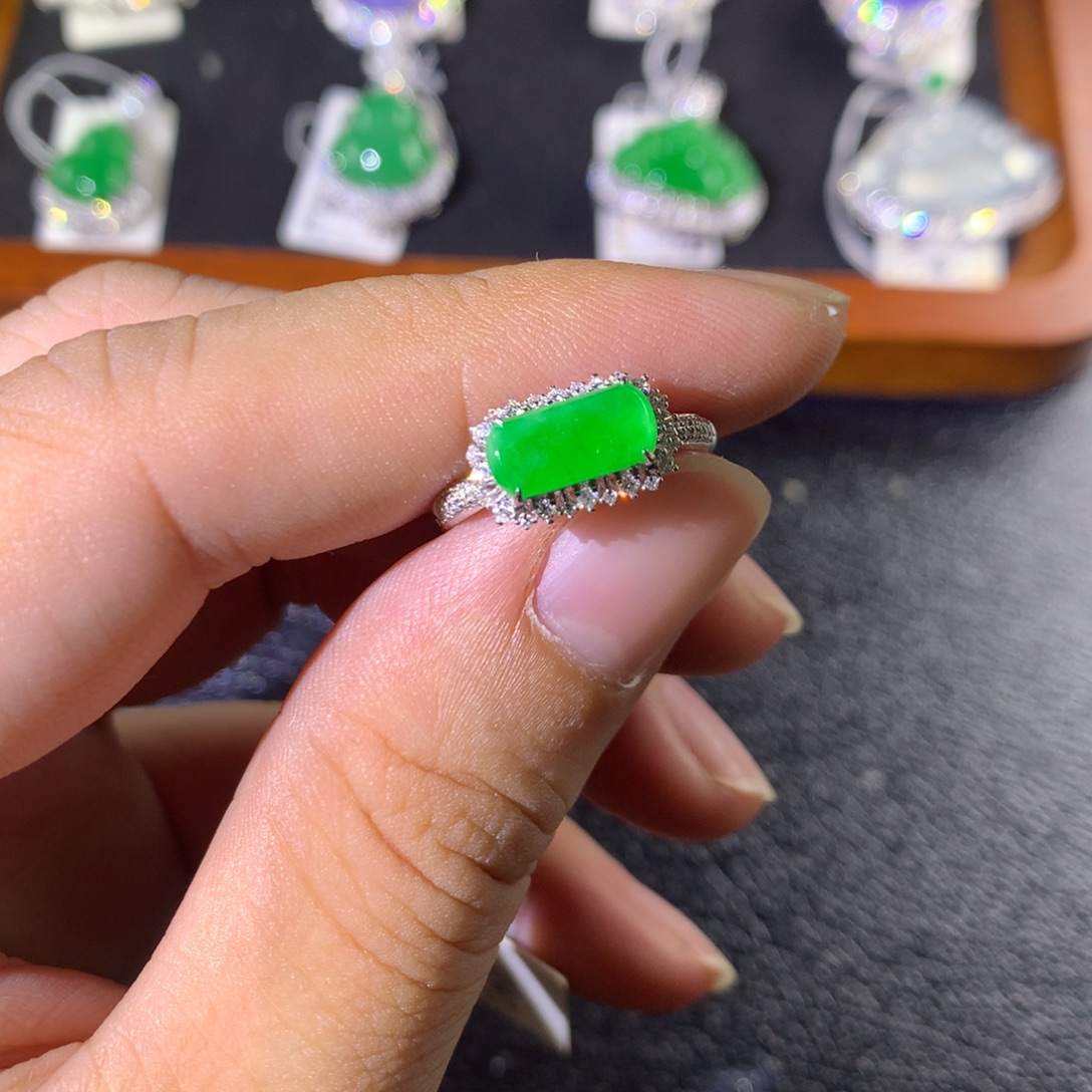 翡翠18K金镶嵌戒指翡翠