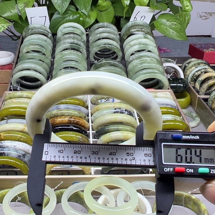 蛇纹石玉未镶嵌手镯29