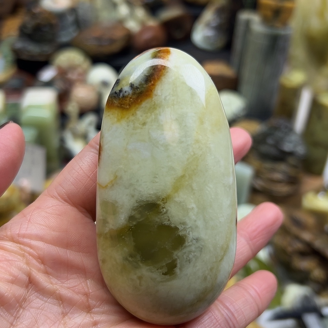 岫玉未镶嵌颈饰花玉手玩