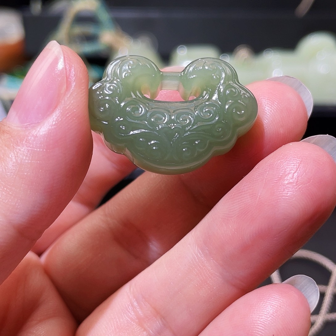 和田玉颈饰未镶嵌竹*