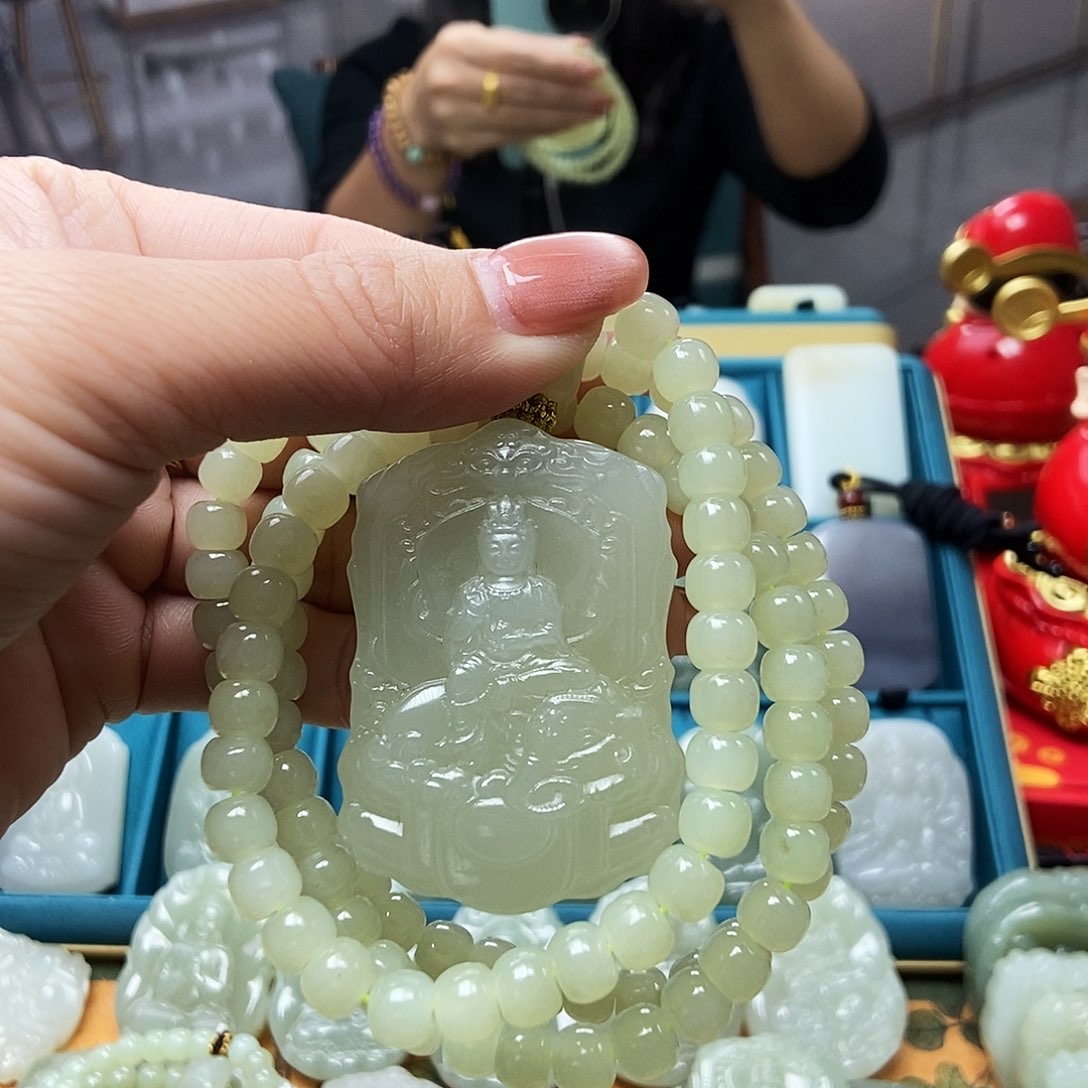 和田玉颈饰未镶嵌骑****洲