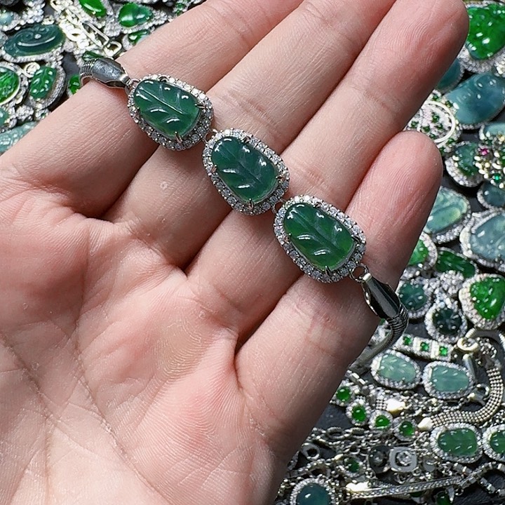 翡翠颈饰未镶嵌天然A货翡翠放漏