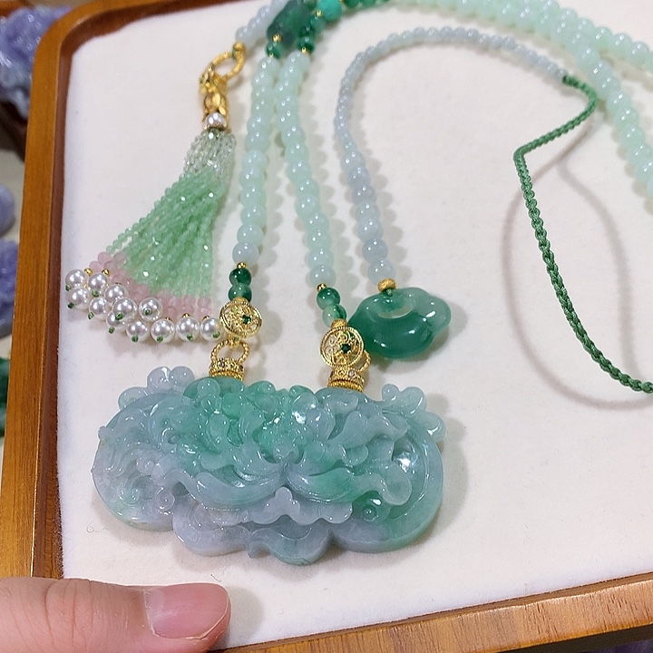 翡翠未镶嵌颈饰翡翠吊坠