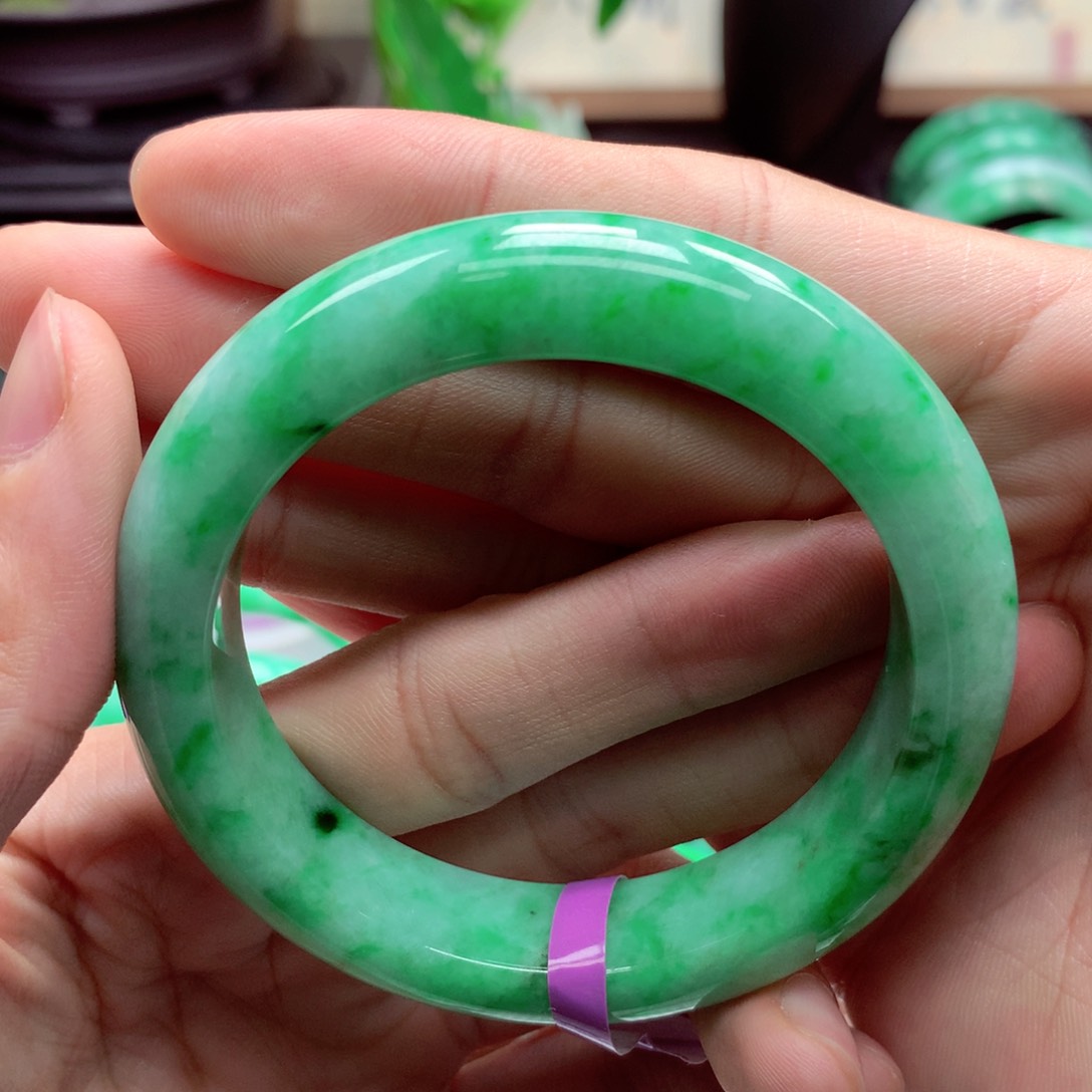 翡翠手镯未镶嵌缅甸翡翠