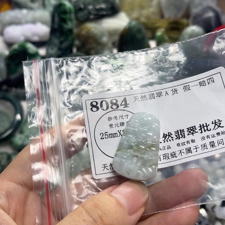 翡翠未镶嵌颈饰8084