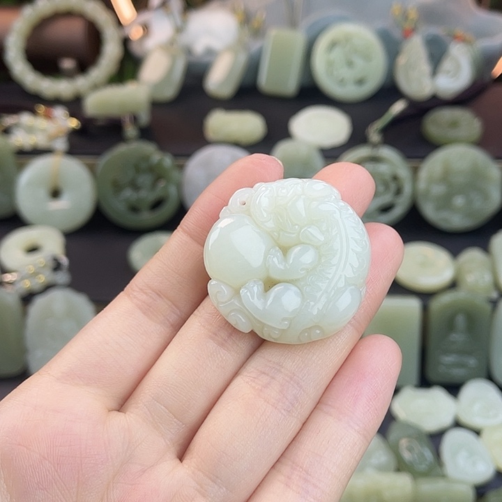 ****多和田玉未镶嵌颈饰