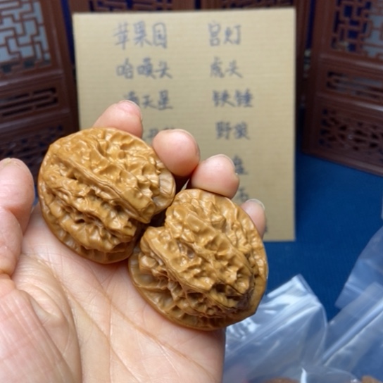 文玩核桃把件磐石39