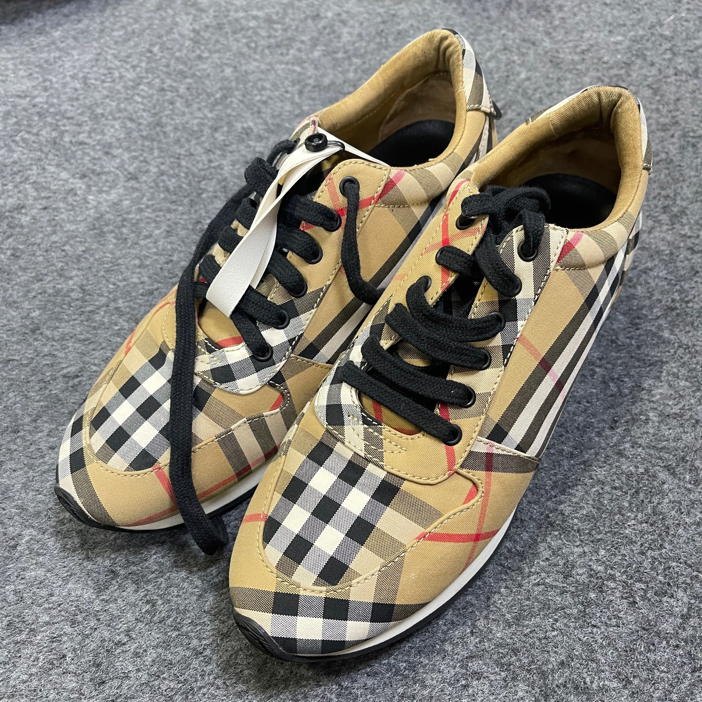 99新 BURBERRY/博柏利 格纹 时尚 低帮 运动休闲鞋 女款37/20112