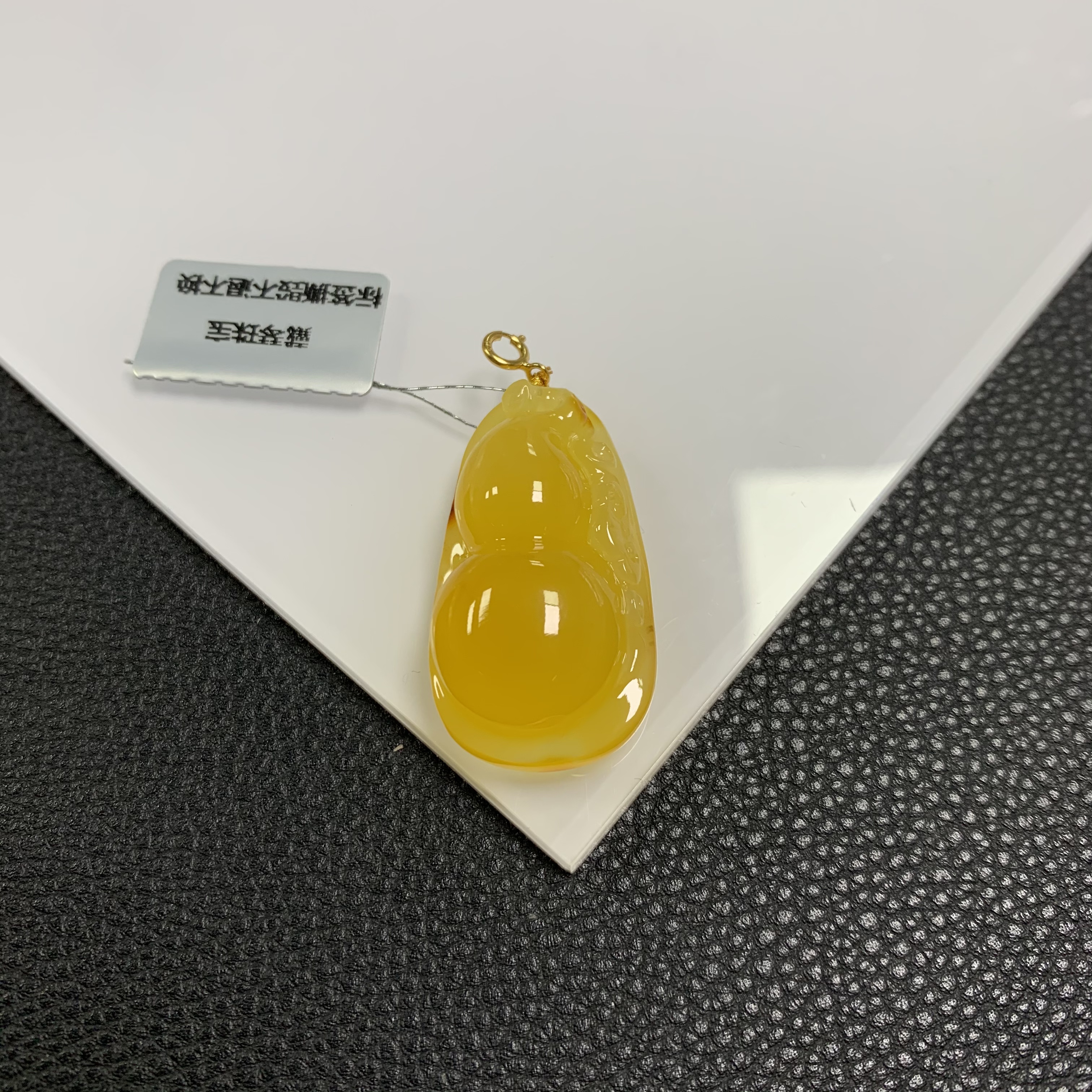 「戴琴珠宝」AA17-蜜蜡银镶雕刻件吊坠（多样性发其一）