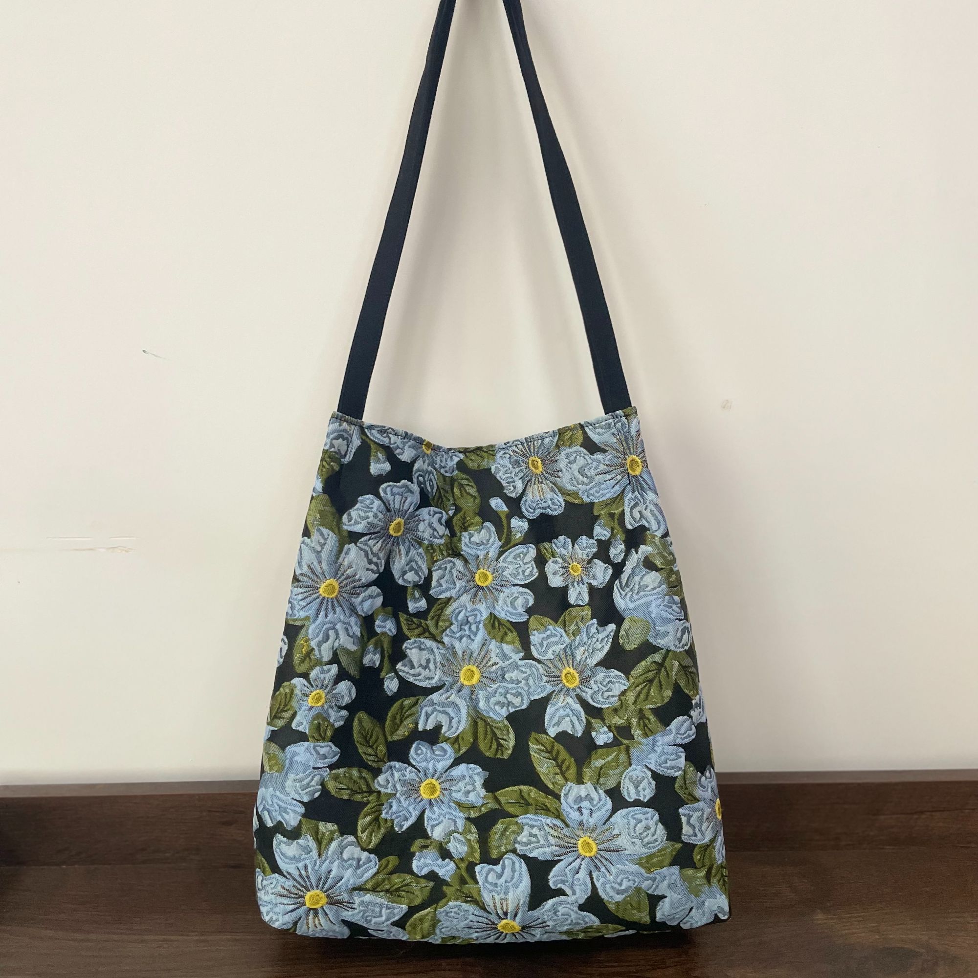 【手工不易，No退换】复古刺绣抽绳绗缝工艺扣式复古包盖单肩包布包