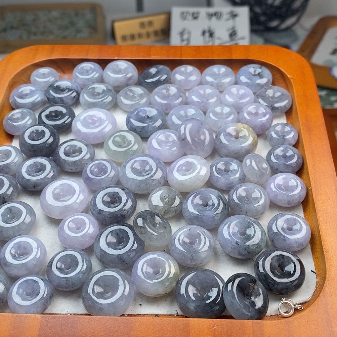 翡翠颈饰未镶嵌平安扣1个