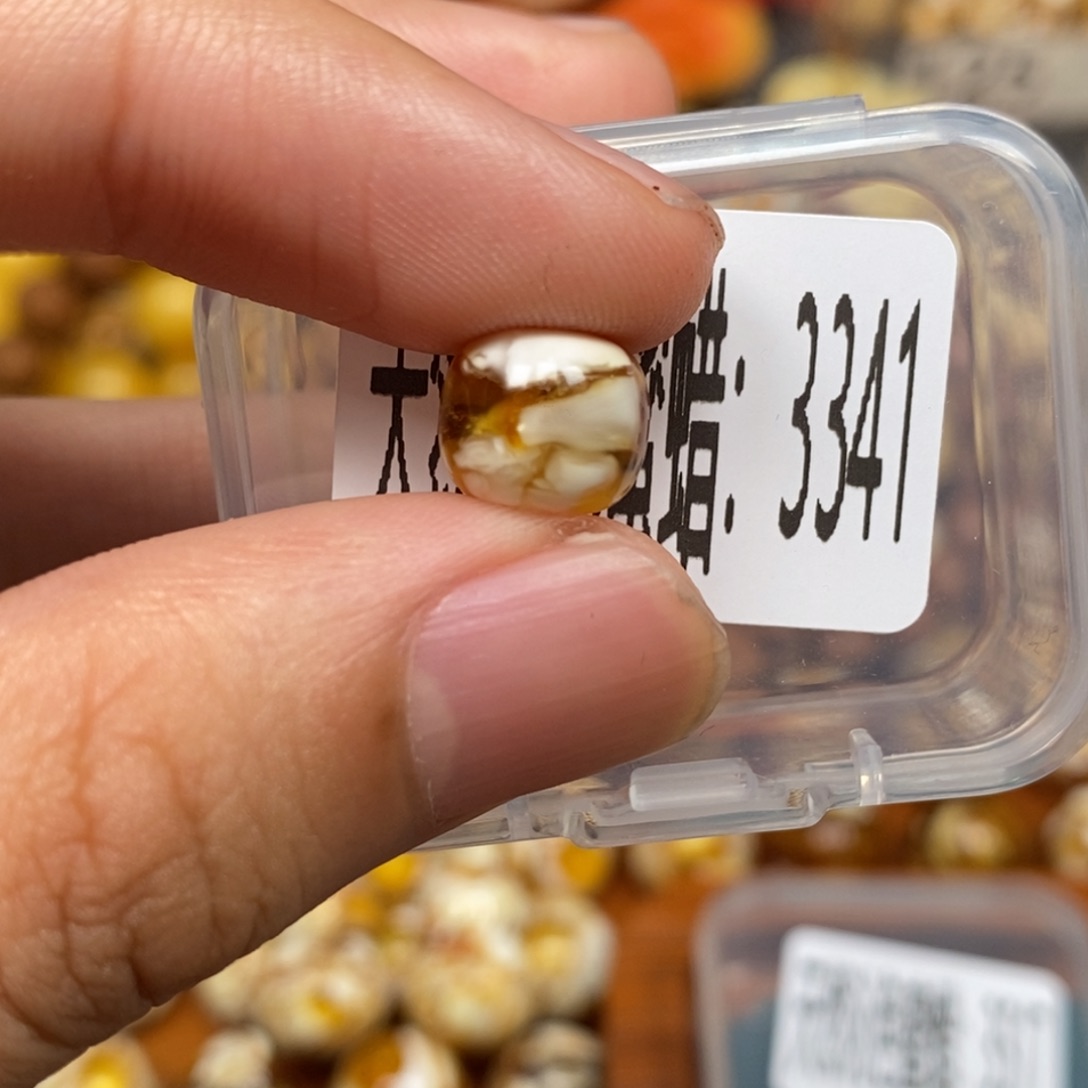 蜜蜡未镶嵌珠宝奇石3341