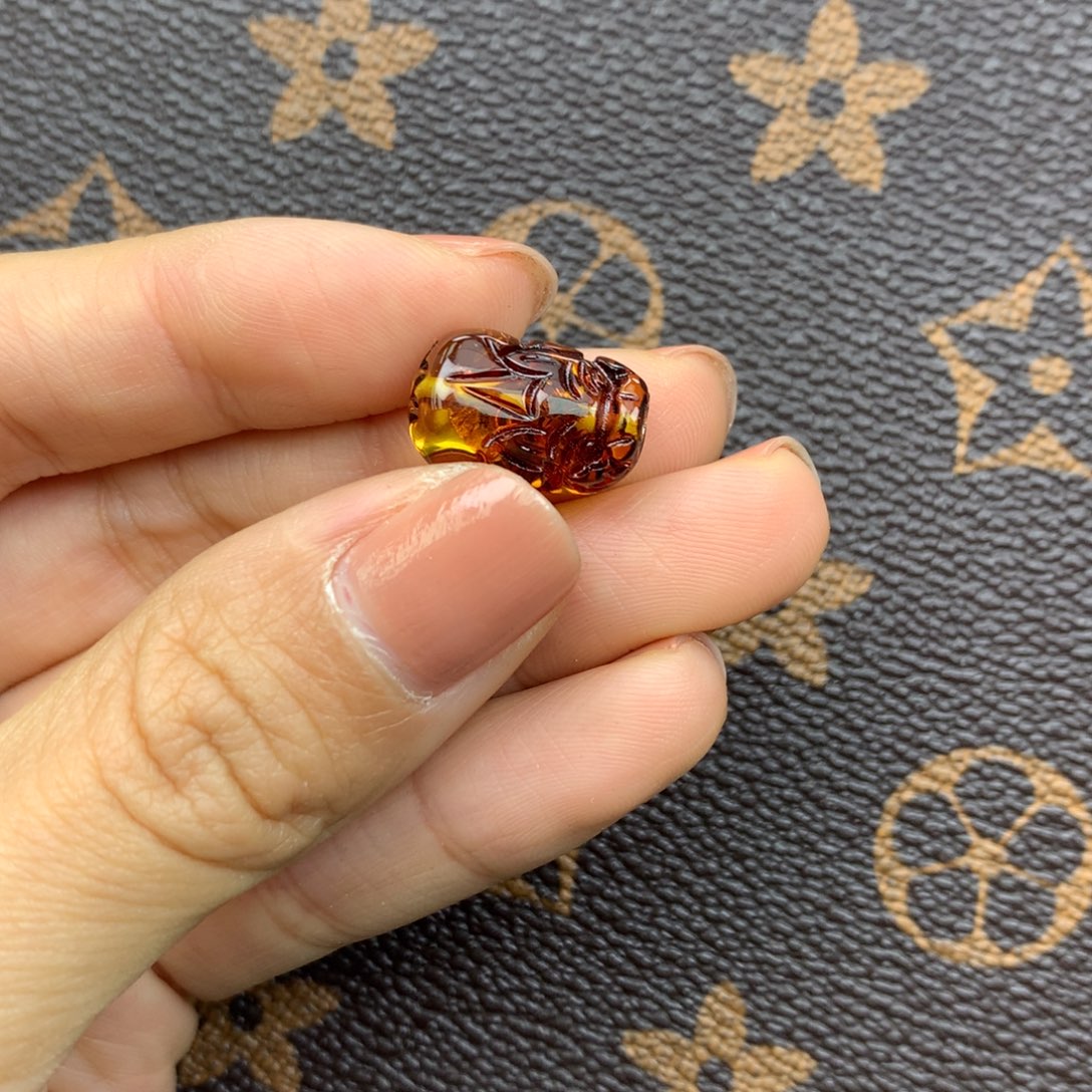 琥珀未镶嵌珠宝奇石