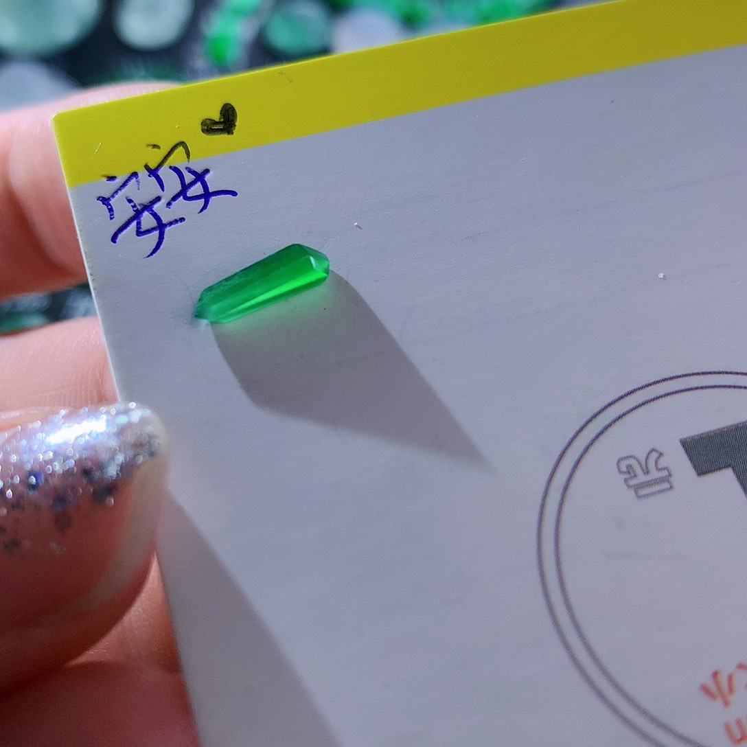 翡翠颈饰未镶嵌天然翡翠高冰切割