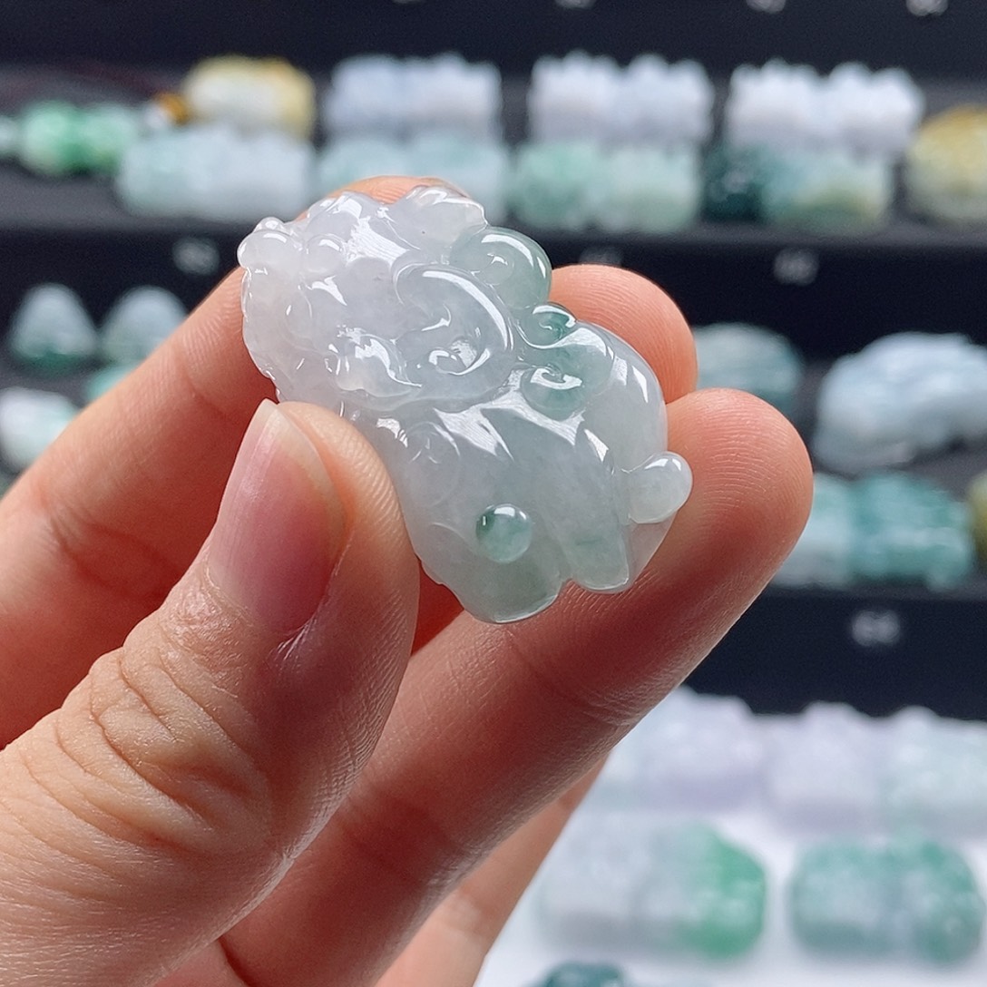 翡翠未镶嵌颈饰阿****季翡翠貔貅