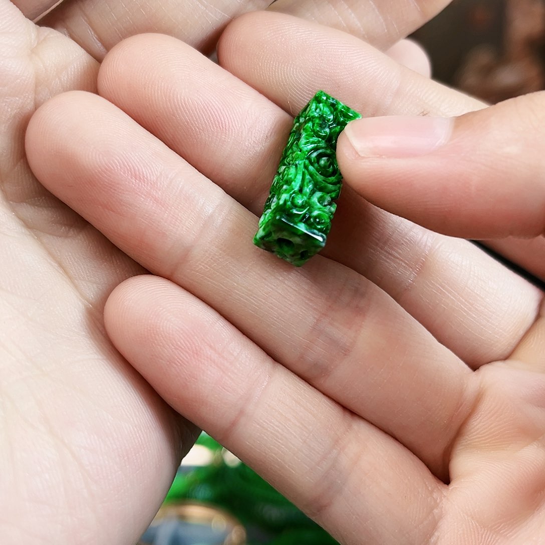 翡翠颈饰未镶嵌吊坠多样性