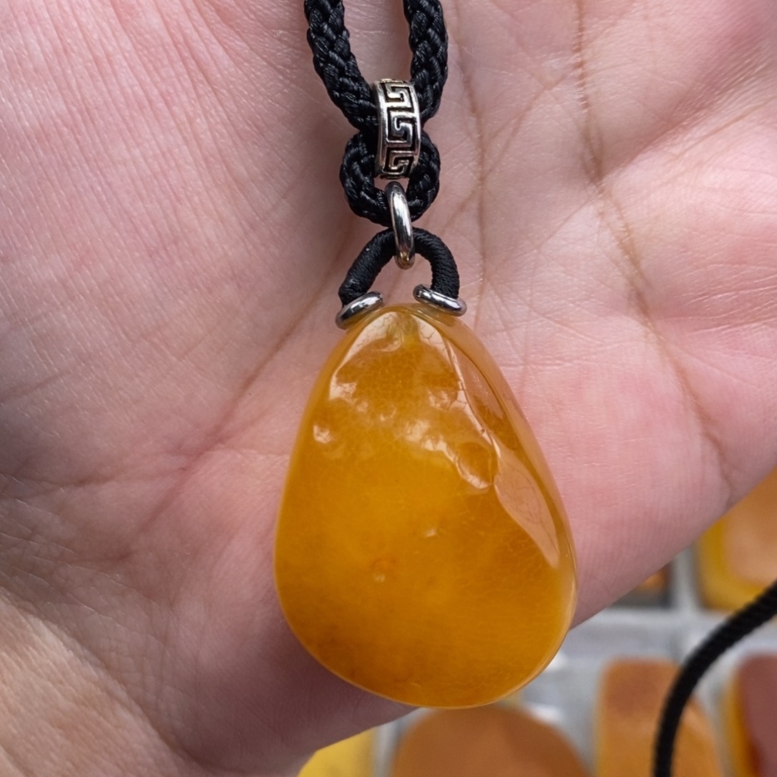 琥珀吊坠(赠链)未镶嵌