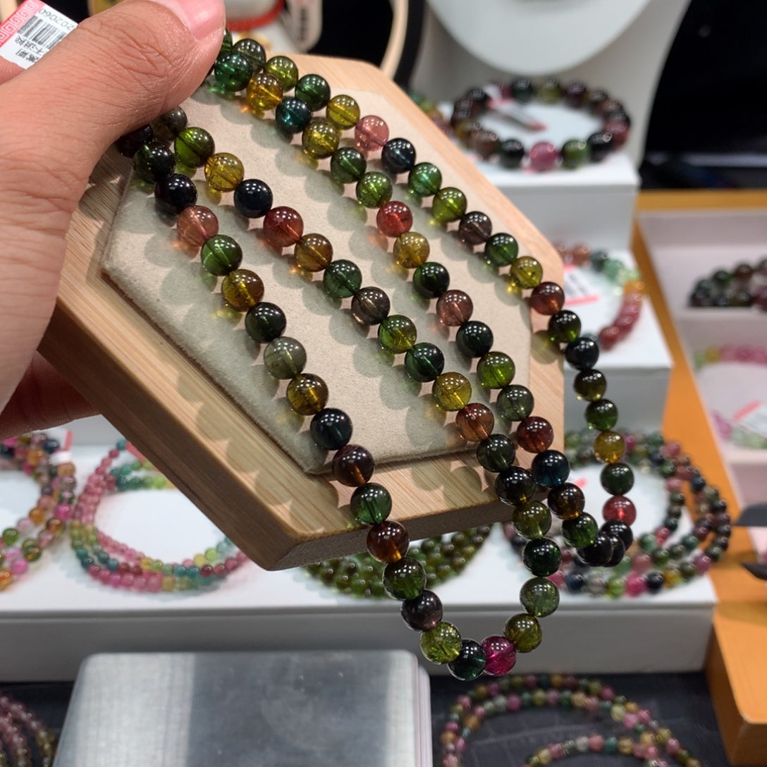 碧玺手链未镶嵌     6.8mm。   