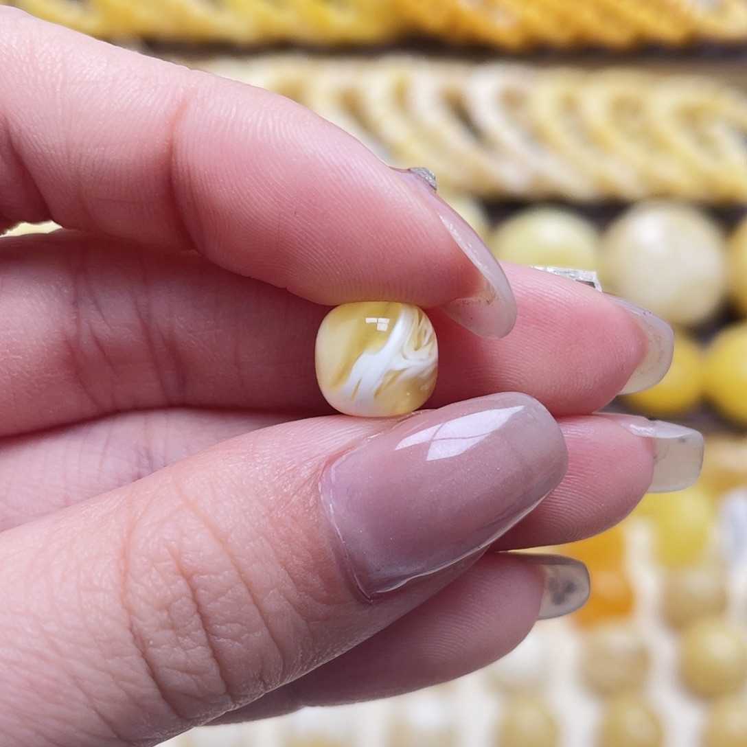 魔***啾琥珀未镶嵌裸石9.3*8.6mm老型瑕