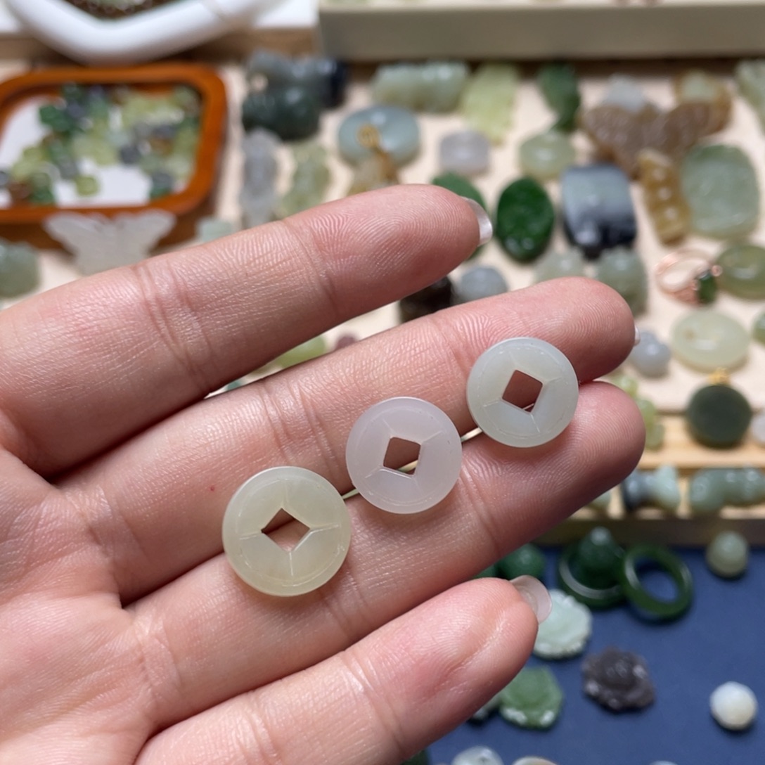 和田玉未镶嵌颈饰3个