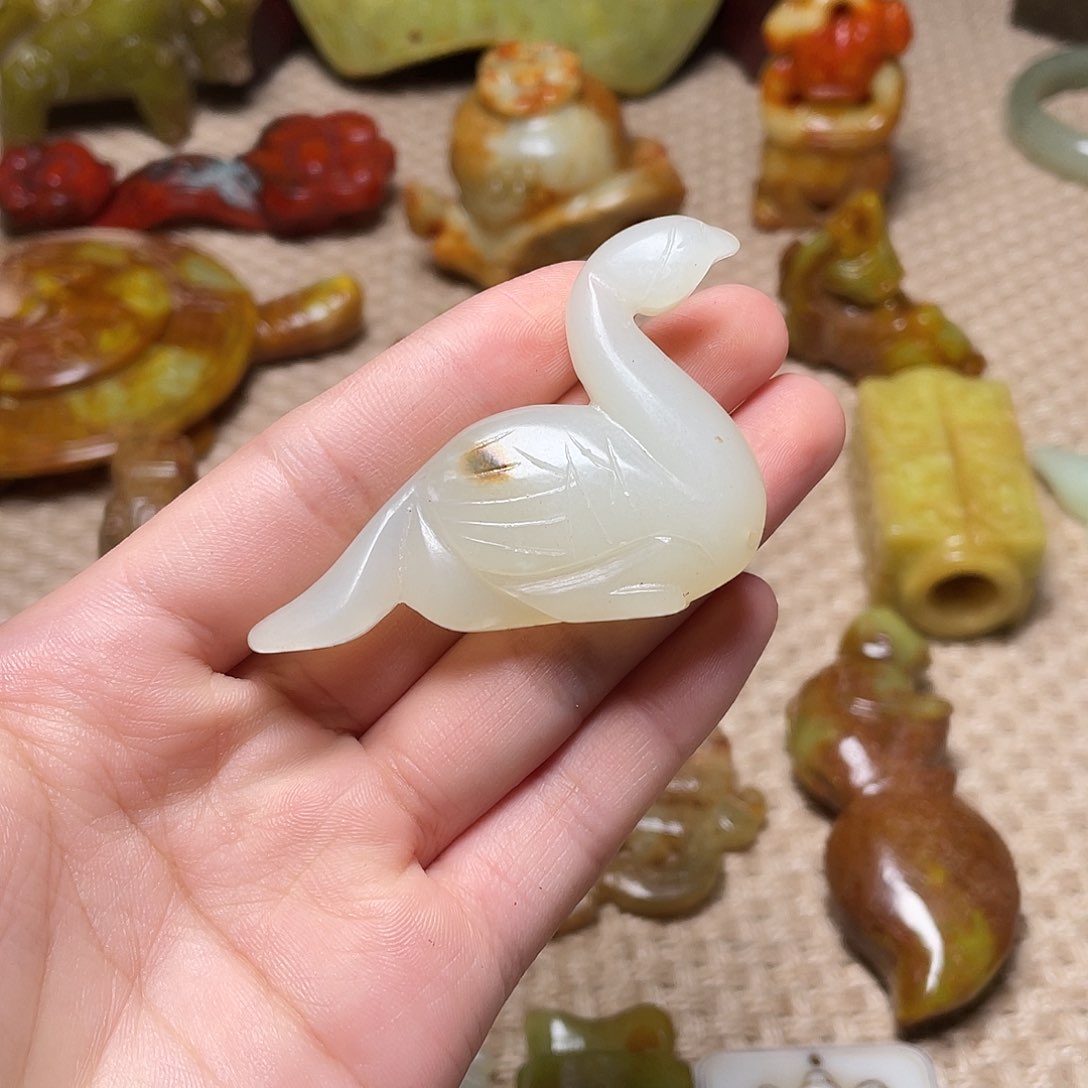 蛇纹石玉未镶嵌颈饰