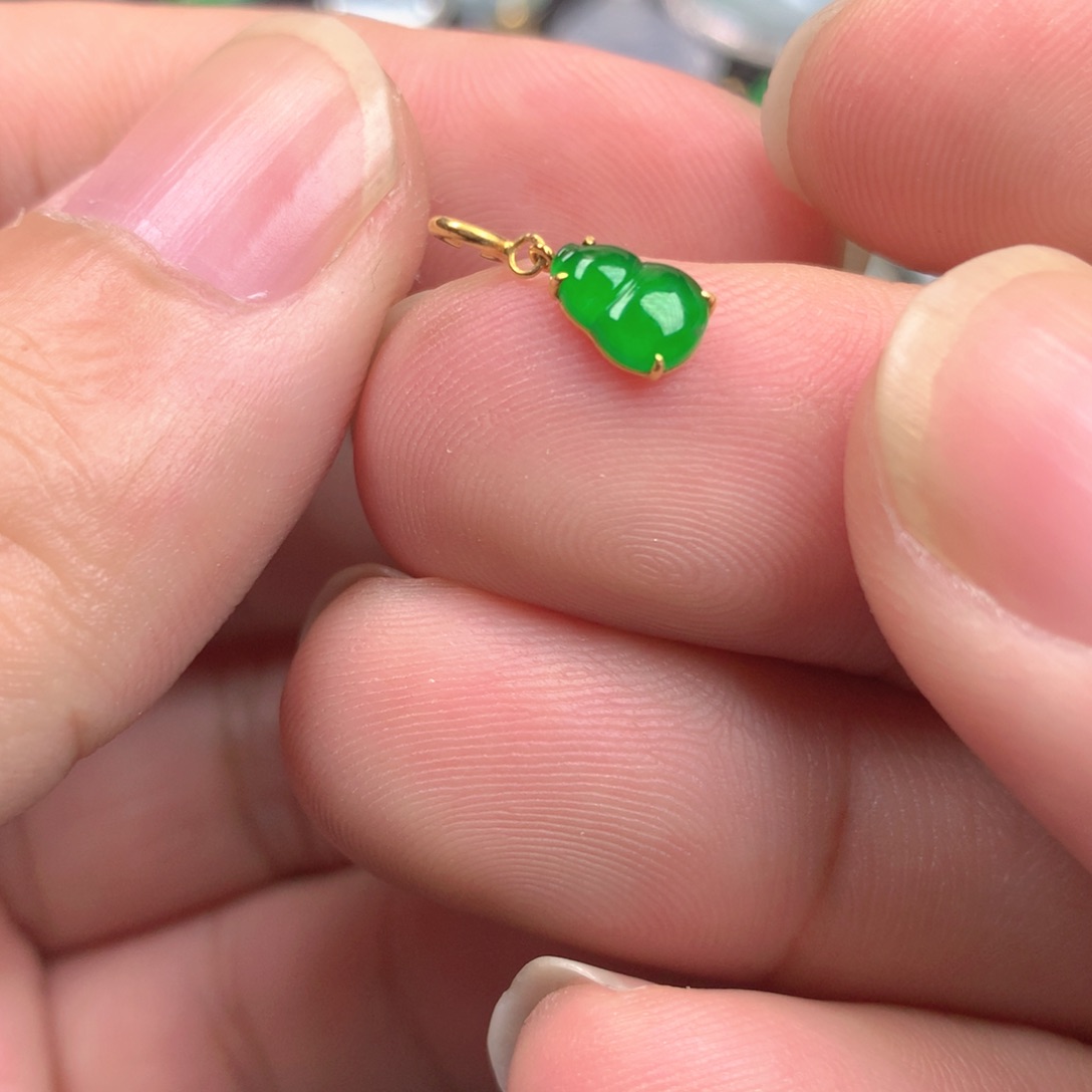 【闪购商品】颈饰18K金镶嵌翡翠翡翠