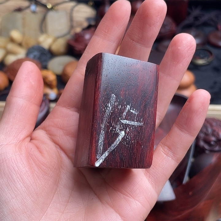 你***干木质类檀香紫檀手把件