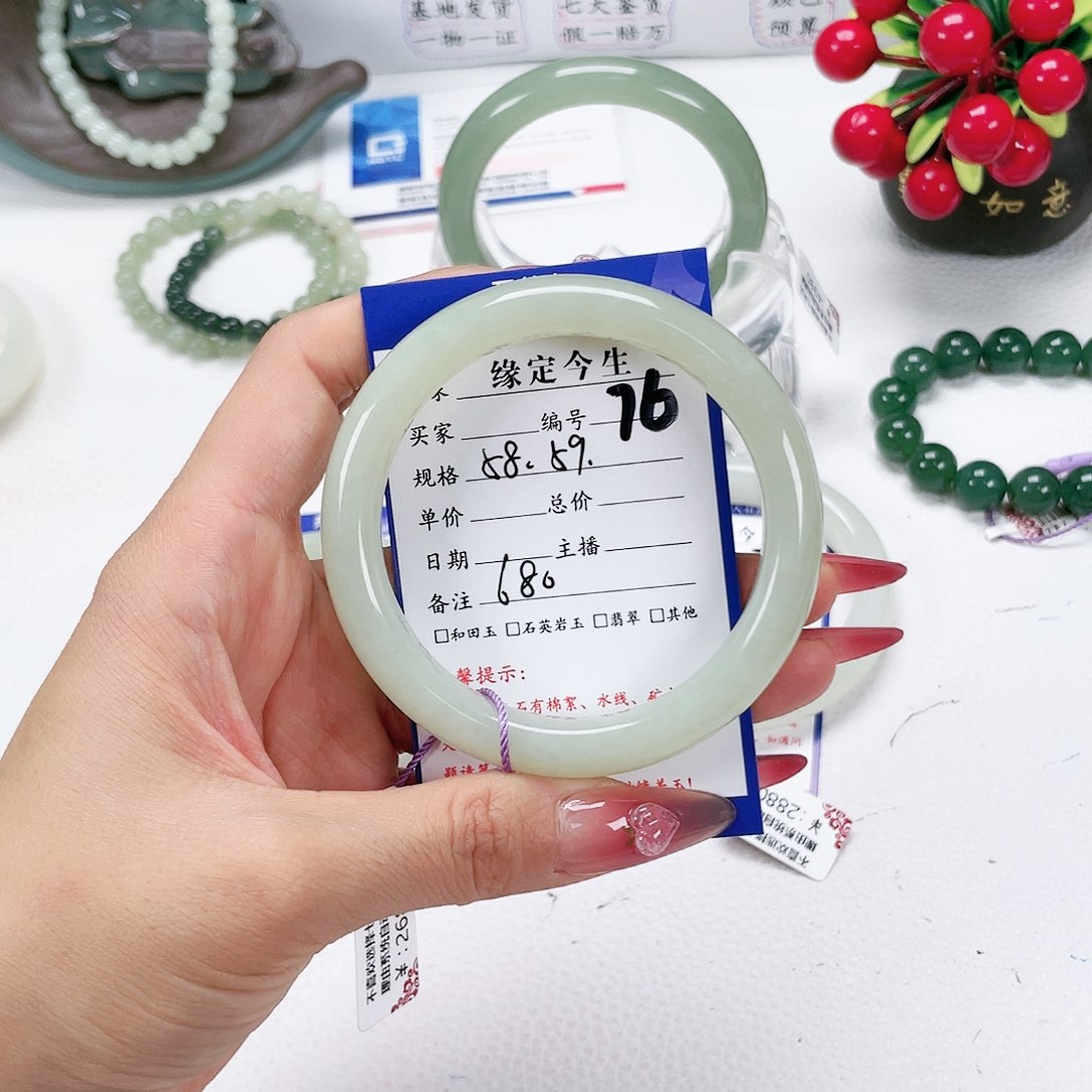 和田玉手镯未镶嵌